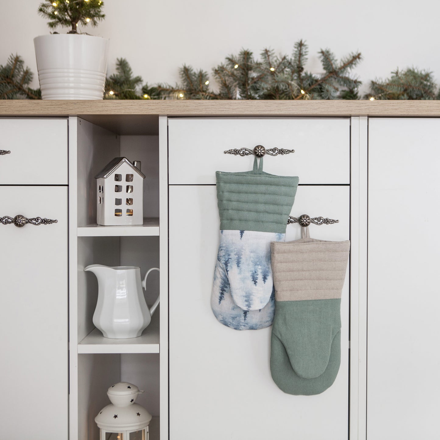 Christmas Linen Oven Mitt