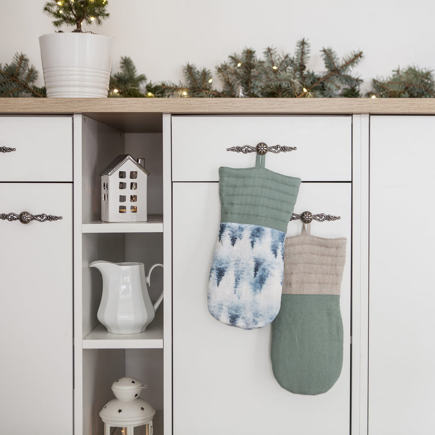 Christmas Linen Oven Mitt