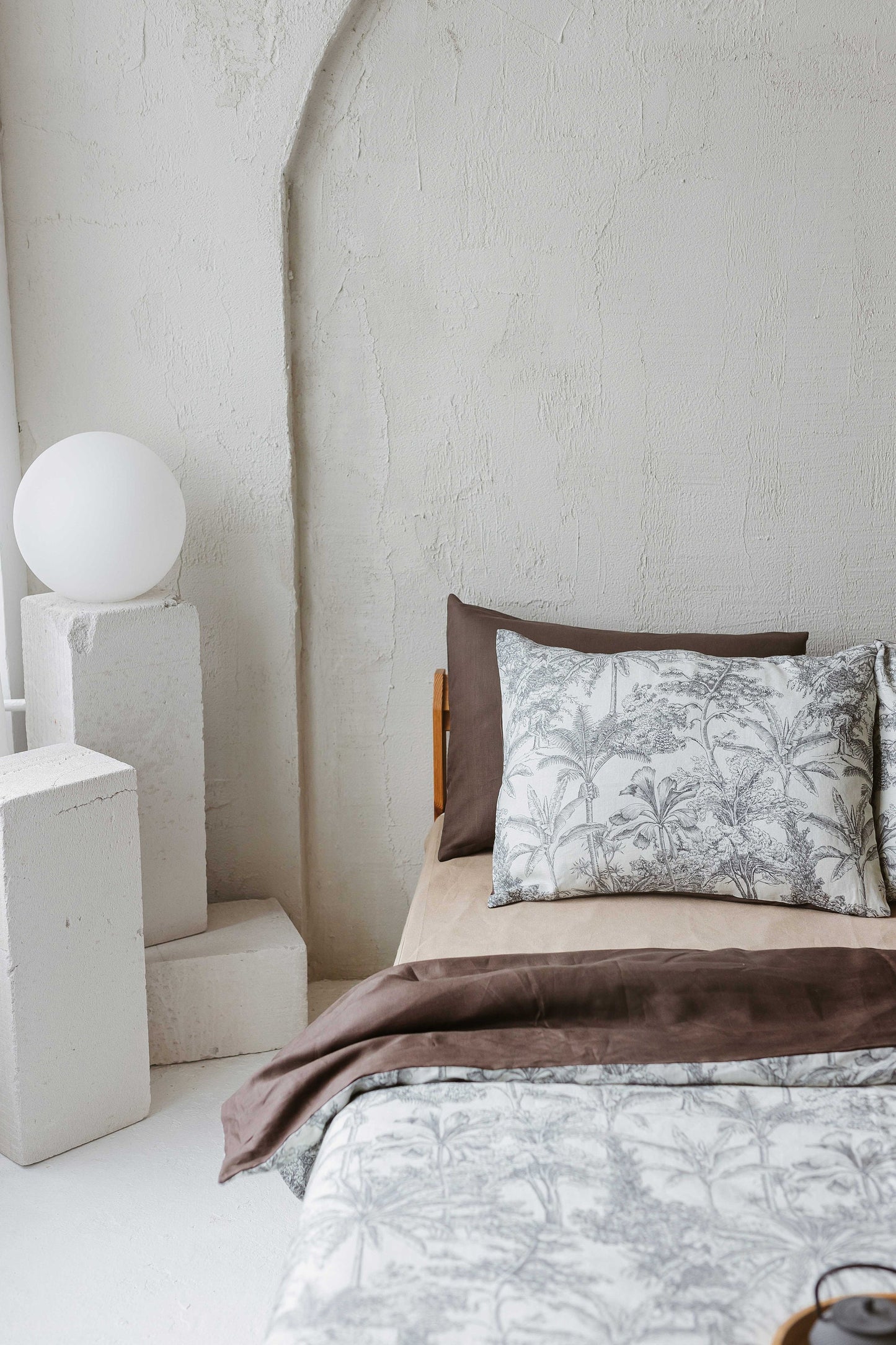 Luxury Linen Duvet Cover Set with Vintage Tropical Print