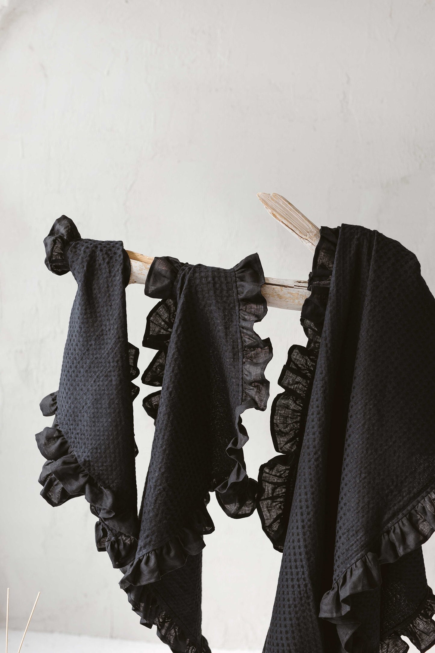 Luxury Linen Bath Towel Set with Ruffles